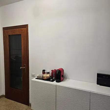 Apartment 25 Rom