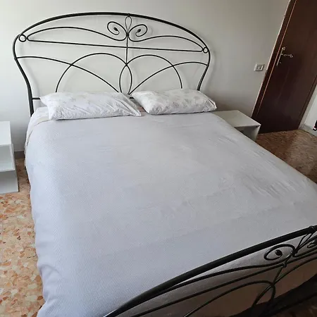 25 Apartment *