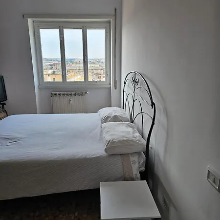 Apartment 25 Rom