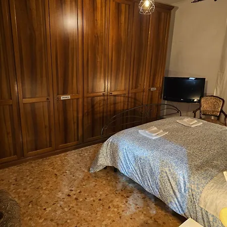 25 Apartment Rom
